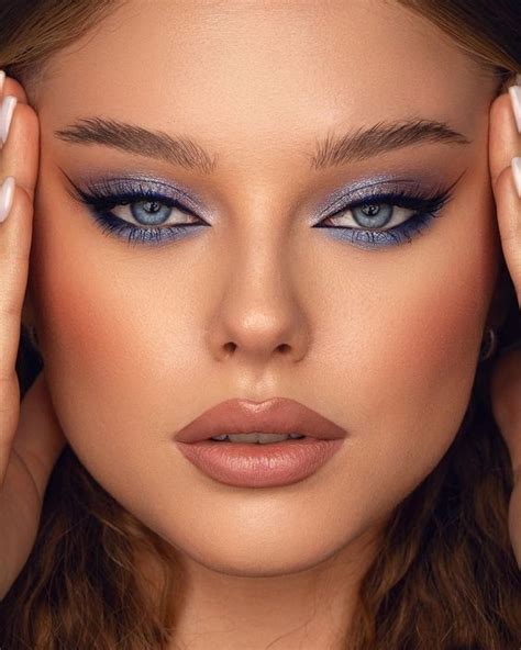 blue makeup for dresses.